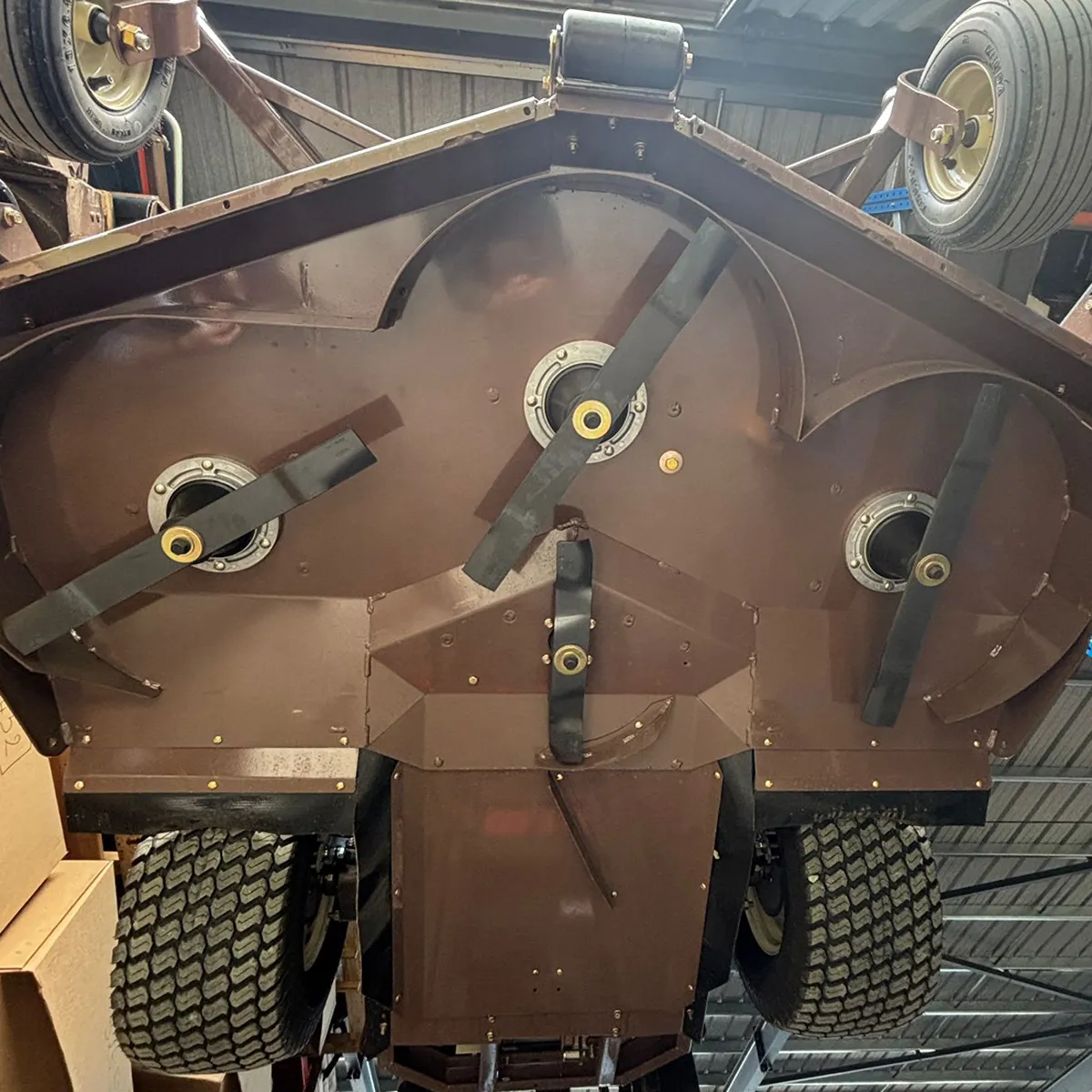 4XRD rear discharge mowing deck for midmount and frontmount zero turn lawn mowers featuring 4 dedicated blades for better cut