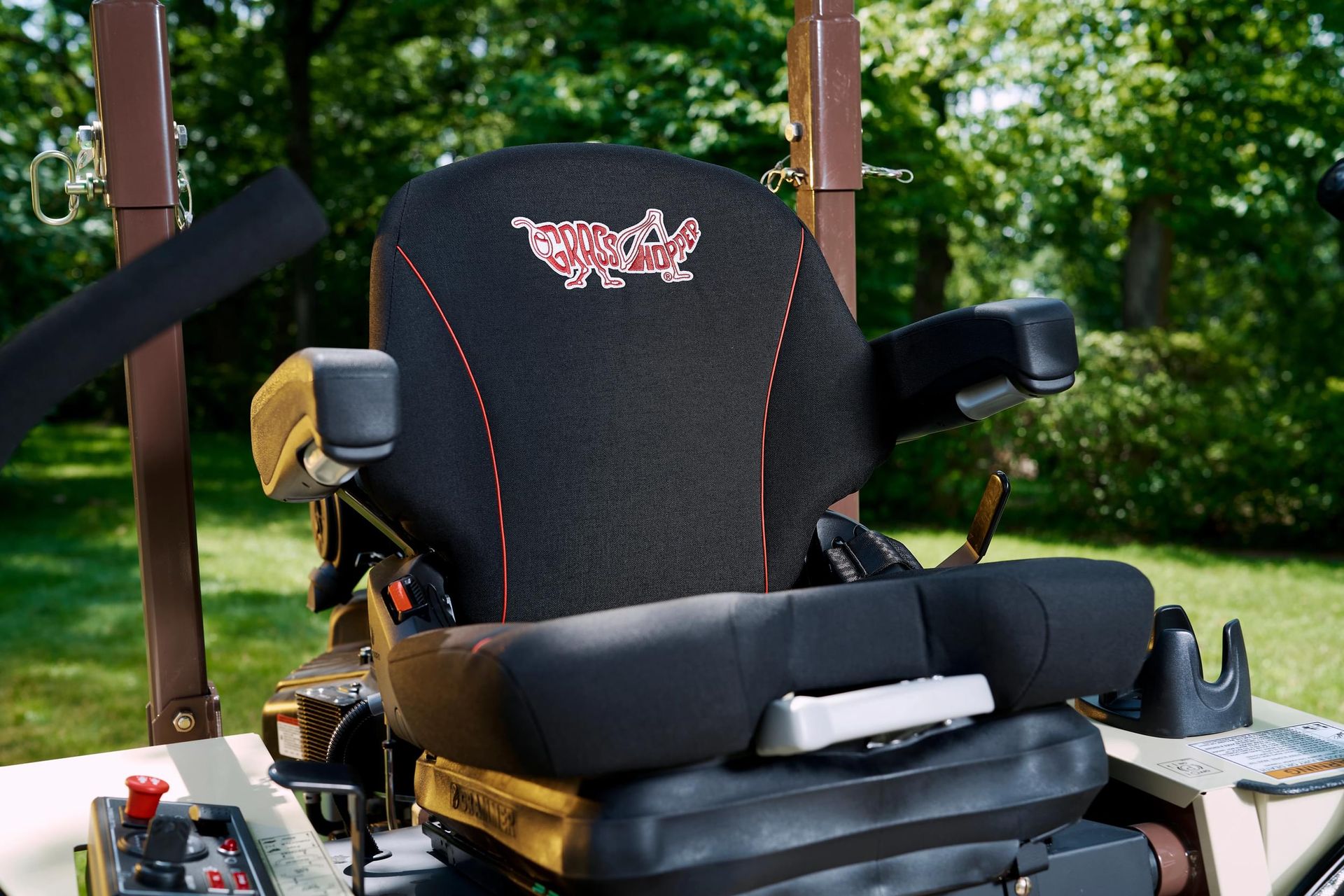 How to adjust the comfort features on a Grasshopper mower