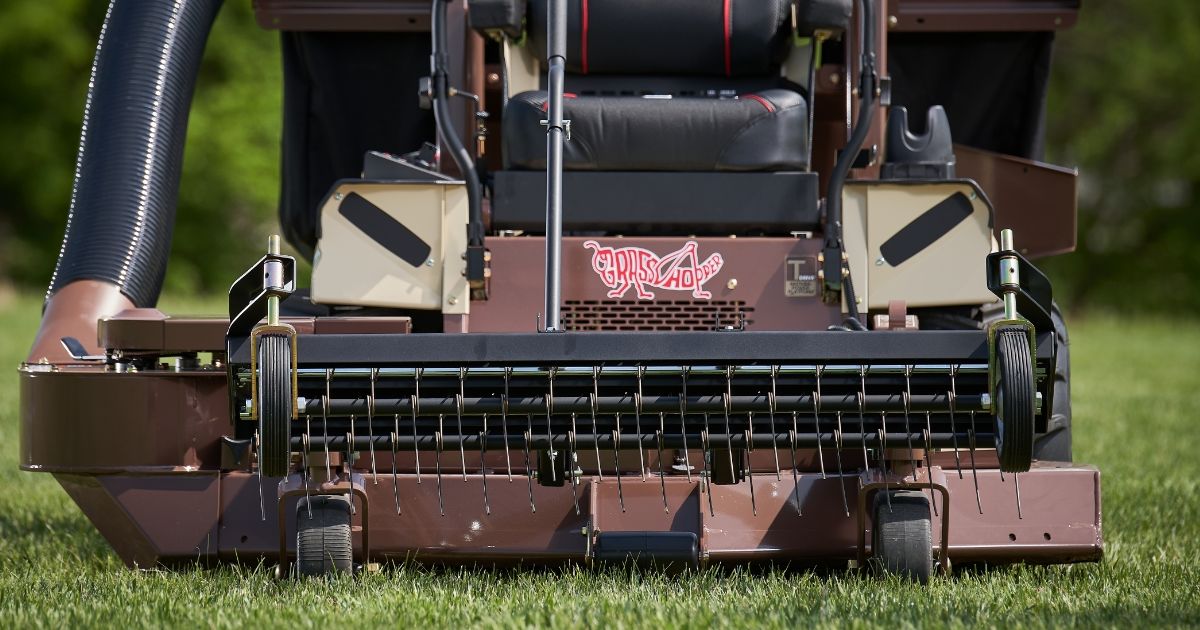 AE ミスティ III Grasshopper® MidMount™ Mowers | Commercial Zero-Turn Mowers