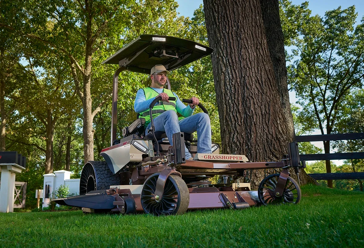 Grasshopper 400 MidMount Heavy-Duty Commercial Mower.webp