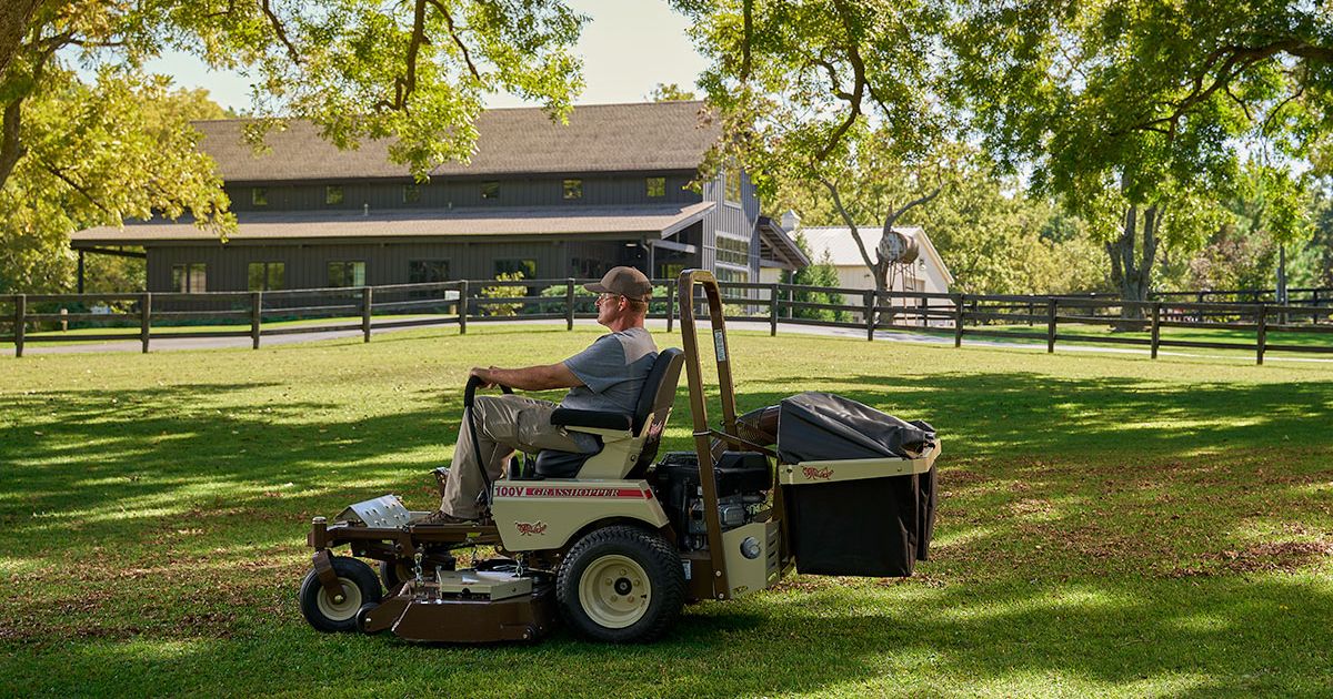 Grasshopper Mowers | MidMount PowerVac Collection Systems