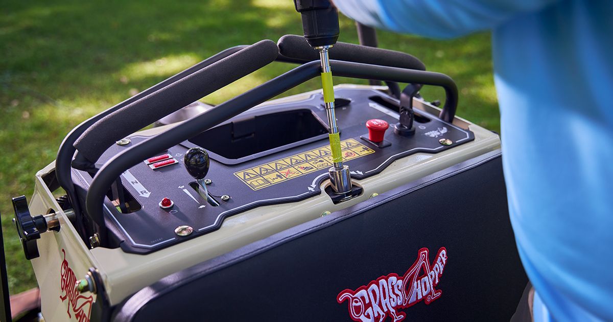 【GRASS.S】TTW Mill Stand Grasshopper Stand-On Mower - Adjustable Command Tower