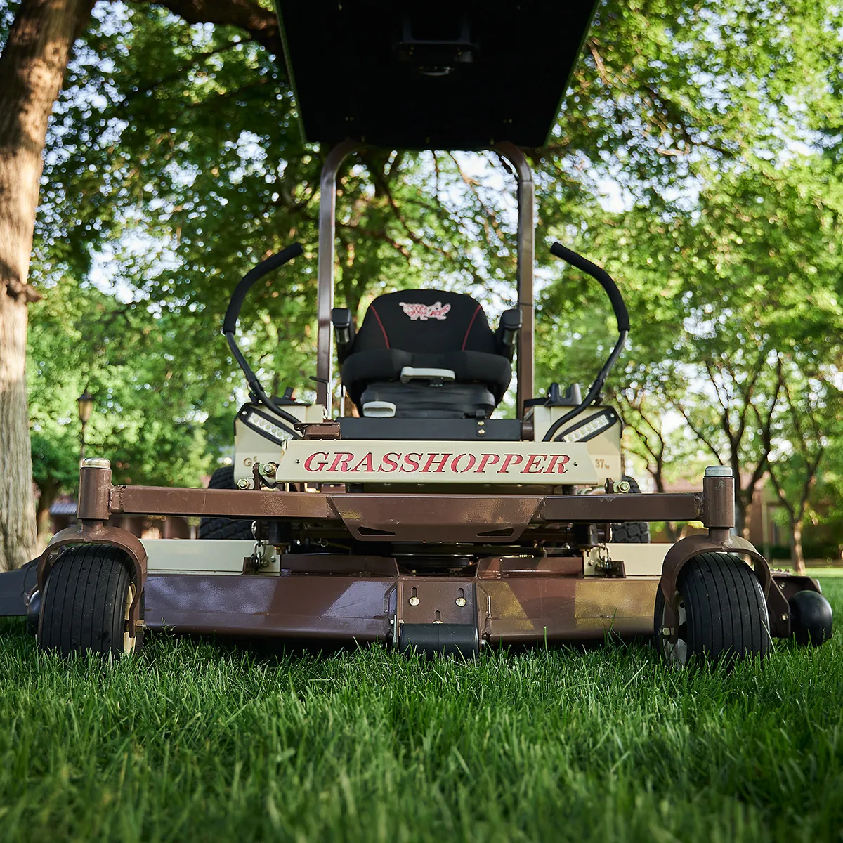 Grasshopper 300G MidMount | Precision Zero-Turn Mower Grasshopper 300G MidMount | Precision Zero-Turn Mower