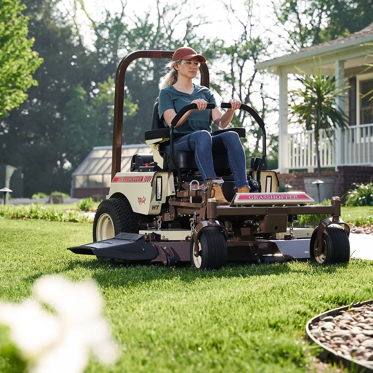 Mowing in tight spaces 100V